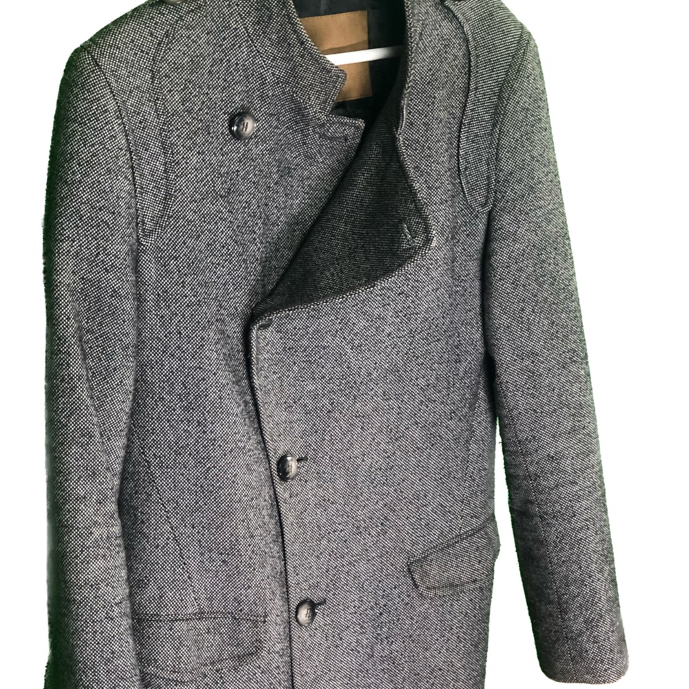 Men’s asymmetric light coat